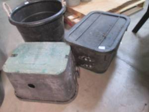 lot 500 image: Bushel Basket Sized Laundry Tote an...