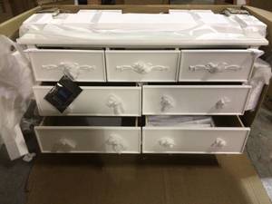 Evolur Aurora Frost Dresser (7-Drawer) not used see pictures