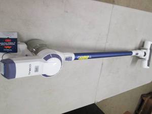 lot 32 image: tineco cordless vacum works but the...