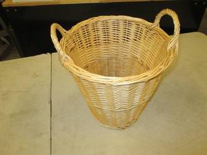 lot 128 image: wicker basket ...