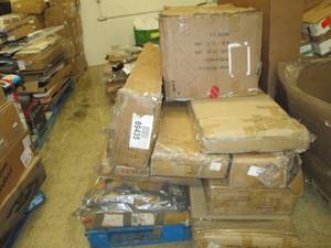 lot 206 image: pallet lot of furniture thats missi...