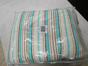 lot 241 image: laguna oversized quilt king ...
