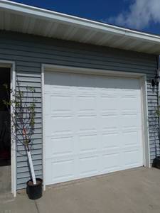 lot 4 image: Garage Door