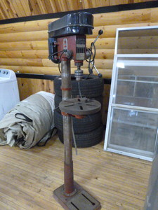 lot 22 image: 16 Speed Floor Type Drill Press