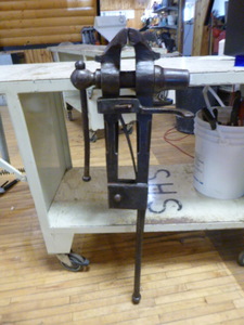 lot 12 image: Antique Black Smiths Leg Vise (AKA Stump Vise)