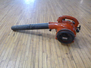 lot 64 image: Craftsman Blower