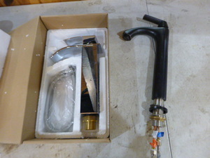 lot 67 image: 2 Faucets