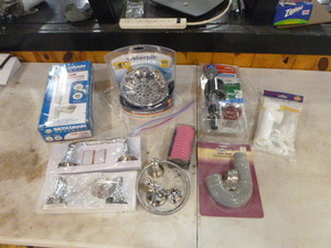 lot 68 image: Bathroom Items