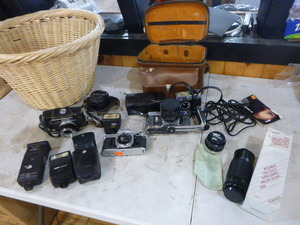 lot 73 image: Miscellaneous Old Cameras and Equipment