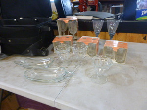 lot 90 image: Miscellaneous Glassware