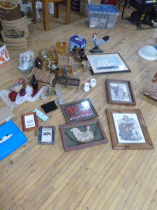 lot 93 image: Miscellaneous Home Dcor