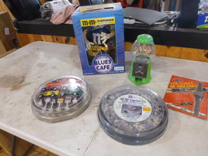lot 108 image: Collectible Toys