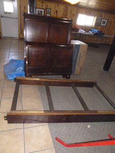 lot 122 image: Single Sleigh Bed