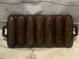 lot 11 image: Vintage Cast Iron (Possibly Griswald) Corn Pan
