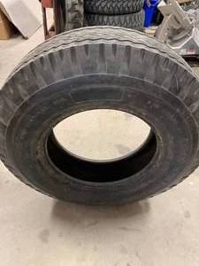 lot 22 image: Super Cargo Carrier Tire 7.5-16 Lt 8 Ply