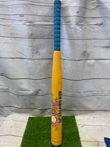 lot 34 image: Rare 1990s Pizza Hut Ken Griffey Jr Bat
