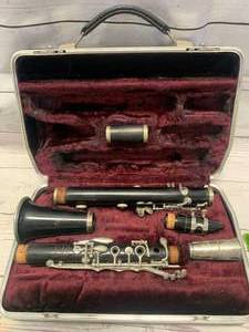 lot 47 image: Selmer Signet Special Clarinet