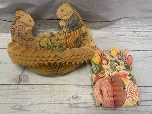 lot 56 image: 1940s Easter Decorations