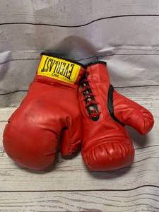 lot 59 image: Everlast 2922 Boxing Gloves