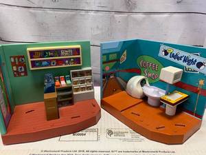 lot 79 image: 2001 World Of Simpsons Springfield Comic Book Store & Bowling Alley