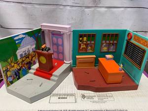 lot 25 image: 2001 World of Springfield Simpsons Town Hall & Classroom