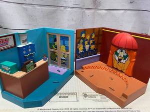 lot 81 image: 2001 World Of Springfield Simpsons Krusty Stage & Qwik E Mart