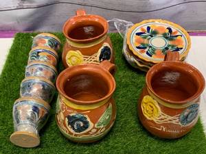 lot 87 image: Mexican Pottery Dish Set