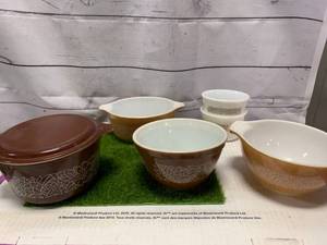 lot 90 image: Six Piece Pyrex Woodland Dishes