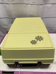 lot 92 image: Vintage Rubbermade 1970.s Sidekick Cooler (Sold $18.50 On Ebay)