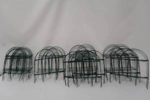 lot 304 image: Green Metal Folding Garden Fence