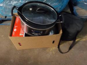 lot 12 image: Crock Pots and Pie Plates...