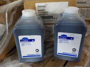 lot 22 image: 4- 2.5 Liter Bottles Diversey Speed...