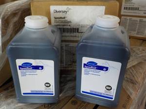 lot 23 image: 4 - 2.5 Liter Bottles Diversey Spee...