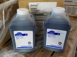 lot 25 image: 4 - 2.5 Liter Bottles Diversey Spee...