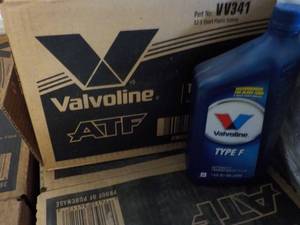 lot 26 image: Case of 12 - Qt Bottles Valvoline T...