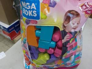 lot 71 image: Mega Bloks...