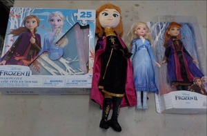 lot 86 image: Frozen Dolls and Puzzle...
