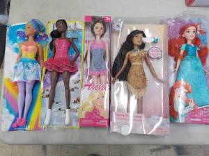 lot 109 image: 5 Dolls...