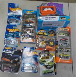 lot 121 image: Hot Wheels...