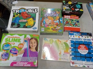 lot 139 image: Puzzles and Games...