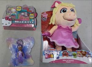 lot 143 image: Miss Piggy and more...