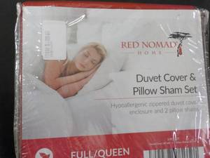 lot 169 image: Red Norad FullQueen Duvet Cover an...