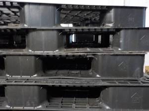 lot 264 image: 4 Plastic Pallets...