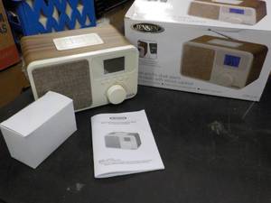 lot 327 image: Jensen Clock Radio...