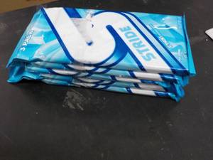 lot 330 image: 5 Pkgs Stride Icy Mint Gum...
