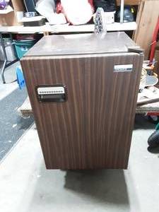 Samsung Dorm Size Refrigerator Works 19x18x26