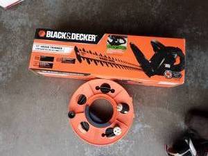 Black & Decker 17 Hedge Trimmer & Extension Cord On Reel