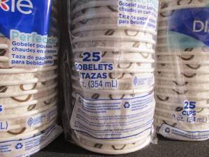 lot 56 image: Dixie PerfecTouch Coffee Cups