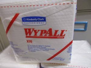 lot 28 image: Wypall x70 Wipes