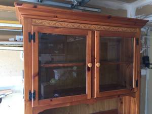 lot 50 image: Wooden Hutch With Glass Doors and Shelves